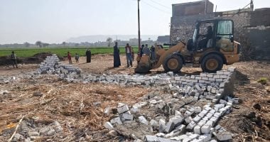 إزالة 7 حالات تعدى على الأراضى الزراعية بـ4 قرى بمركز سوهاج
