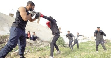 من الركام إلى القوة.. حلبات الملاكمة تمنح الأمل للأطفال الفلسطينيين.. مدرب الملاكمة عامر سعود: الاحتلال دمر الحجر لكنه لن يدمر الإرادة.. استمرارنا فى التدريب رسالة أمل لكل طفل فى غزة