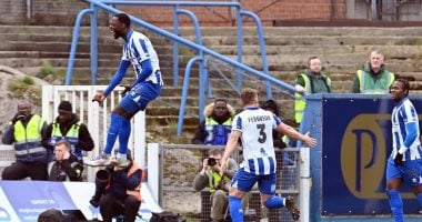 مهاجم «درجة خامسة» يقتحم تاريخ كرة القدم بعد واقعة نادرة.. فيديو