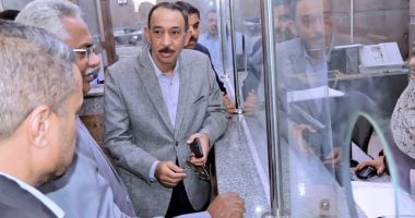 محافظ سوهاج يقود جولة ميدانية مفاجئة بالمنشاة ويُحيل مسئولين للتحقيق