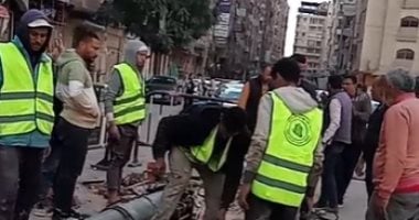 إصلاح هبوط أرضى بميدان 47 بكفر الشيخ.. فيديو