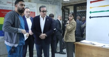 وزير الصحة يجري جولة مفاجئة بمستشفى السلام التخصصى