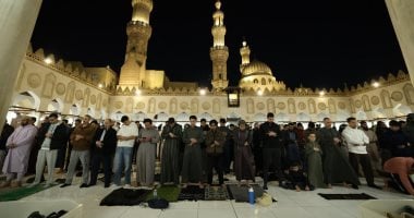 الجامع الأزهر يحيى الليلة الثانية من رمضان ويمتلئ بالمصلين فى التراويح