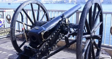 مدفع رمضان يعود إلى الكورنيش الغربى بسوهاج.. تحول من سلاح حرب إلى طقس سنوى يوقظ الذاكرة ويصنع البهجة.. يتجاوز عمره مائة عام.. وشاب قبطى عن إطلاق المدفع التاريخى: هذه اللحظة توحد القلوب.. صور
