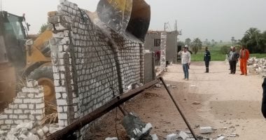 إزالة 40 حالة تعد على الأراضى الزراعية وأملاك الدولة بقنا