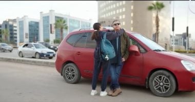 مسلسل كان ياما كان الحلقة 3.. الكدواني يبيت في سيارته وابنته توقظه صباحًا