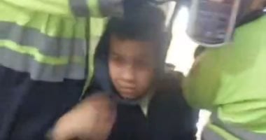 الحماية المدنية تنقذ طفلا محتجزا داخل مصعد فى مدينة نصر.. صور