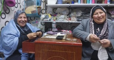 شقيانين +60.. الشقيقتان عائشة ولبنى يقتحمتان سوق الهاند ميد بدمياط بعد المعاش