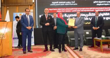 تسليم 2500 حساب بالبوابة القانونية للتشريعات لطلاب حقوق أسيوط