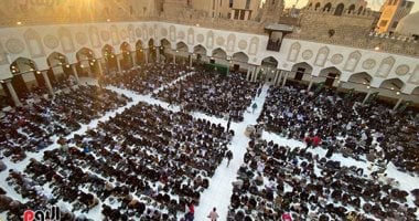 روح واحدة وألسنة متعددة.. إفطار طلاب العالم في ساحة الأزهر