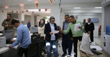 محافظ الوادى الجديد تتفقد منظومة العمل بالمركز التكنولوجى بديوان عام المحافظة