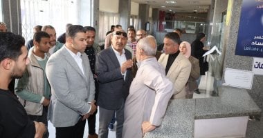 محافظ السويس يتابع الخدمات المقدمة للمواطنين بالمركز التكنولوجي بحي فيصل