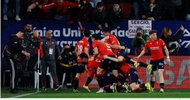 جماهير أوساسونا يحتفل مع اللاعبين بالفوز