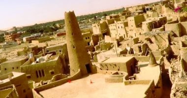 رمضان فى سيوة حاجة روعة.. الشباب يطوفون على منازل الواحة لجمع السلع والأطعمة.. وإعادة التوزيع تمزج أطعمة الأغنياء بأكلات الفقراء.. ممنوع اللهو والترفيه طوال الشهر الكريم.. وروح النخل المشروب الأكثر طلبا