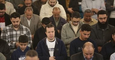 العشاء والتراويح من مسجد عمرو بن العاص.. روحانيات وخشوع ودعاء مسموع