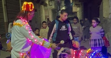 فانوس وخروف مضىء.. مسحراتي الدقهلية يظهر بإطلالة مختلفة