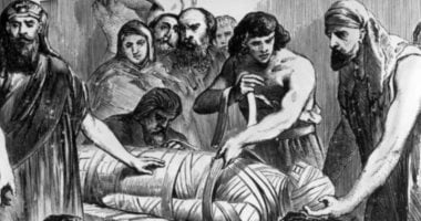 إعادة إحياء عطور عمرها 3500 عام استخدمها المصريون القدماء