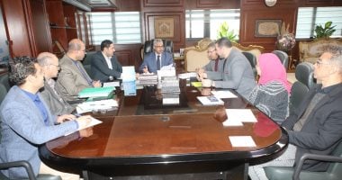 محافظ بني سويف يناقش الموقف التنفيذي لملف تقنين الأراضي