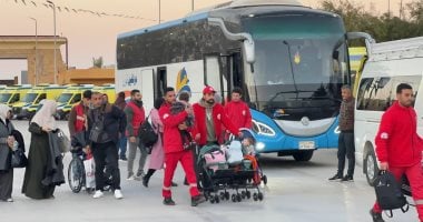 الهلال الأحمر المصرى يستقبل المصابين من غزة 