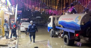 إصلاح ماسورة مياه بحى شرق سوهاج والدفع بسيارات لشفط المياه