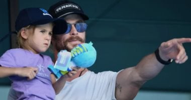 تعرف على سبب عدم  إزالة تاتو لـ كريس هيمسورث