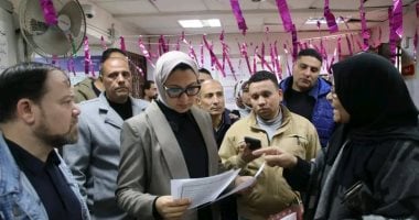 محافظ الوادي الجديد تنتقل لمنطقة عين البرج لمعاينة شكوى وتتفقد التطوير