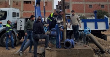 رئيس مياه القليوبية يتابع تركيب طلمبة مياه إضافية بمحطة ميت عاصم