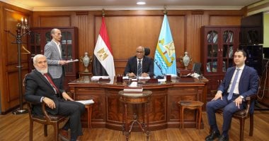 محافظ كفر الشيخ يناقش الملفات الخدمية ومشاكل الدوائر مع أعضاء البرلمان