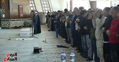 نجوم الفن يشاركون في جنازة والد مي عمر حما محمد سامي