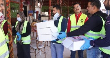 مستقبل وطن سوهاج ينظم فاعلية إفطار مسافر لتوزيع وجبات على الركاب