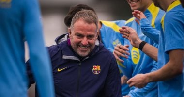 برشلونة يحتفل بعيد ميلاد هانزى فليك الـ61 قبل مواجهة أتلتيكو مدريد