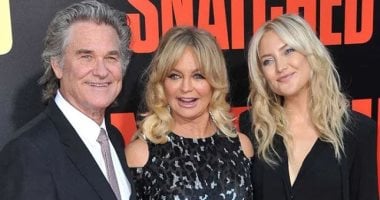 كيت هدسون برفقة عائلتها