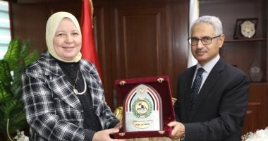 محافظ بنى سويف يُكرًم وكيل وزارة التعليم في ختام مسيرتها التنفيذية