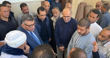 محافظ قنا يؤدى شعائر صلاة الجمعة بمسجد ناصر.. ويؤكد: مكتبى مفتوح للجميع