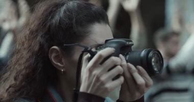 مسلسل صحاب الأرض الحلقة 10.. الصحفية الأجنبية تعتذر لمجد وتحضر زفاف على