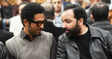 أحمد العوضى وعمرو سعد ومنه شلبى وأكرم حسنى يشاركون فى عزاء والد مى عمر.. صور 