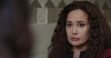 من وحى مسلسل مناعة.. خطوات بسيطة لعمل الشعر الكيرلى فى البيت