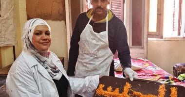 القومى للمرأة بأسوان يوزع 700 وجبة غذائية فى قرى كوم أمبو.. صور