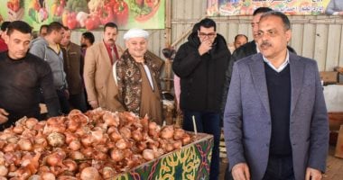 محافظ الشرقية يتفقد منفذ بيع السلع الغذائية بجوار كوبرى شرويدة بالزقازيق