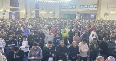أيام المغفرة.. المئات بصلاة التراويح من مسجد الحسين فى بورسعيد.. فيديو وصور