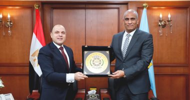 محافظ كفر الشيخ يكرم محافظ الغربية.. ويؤكد: حريصون على تواصل الأجيال