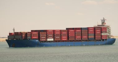 عبور سفن عملاقة.. انتظام حركة الملاحة فى قناة السويس