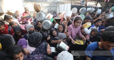 المطابخ الخيرية في غزة… ملاذ الجوعى من النازحين وسط تفاقم الأزمة الإنسانية