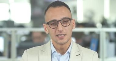 الزميل أحمد العدل خلال التغطية الإخبارية