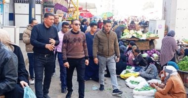 نائب محافظ المنيا يتفقد سوق الحبشى لمتابعة الحالة العامة والإشغالات والمخابز