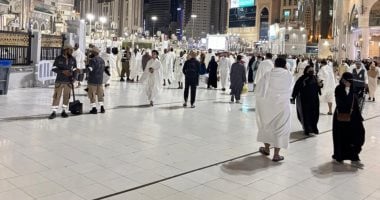 روحانيات رمضان.. المعتمرون المصريون يؤدون الصلاة والدعاء من قلب الحرم المكى الشريف