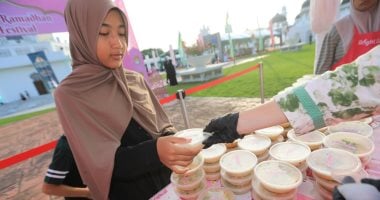 رمضان فى إندونيسيا.. إفطار جماعى وتوزيع وجبات