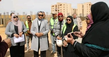 محافظ الوادى الجديد تتابع تنفيذ المدرسة اليابانية ومشروعًا زراعيًا لإنتاج النباتات العطرية  