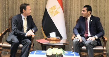 وزير الشباب والرياضة يستقبل السفير الإسبانى فى مصر
