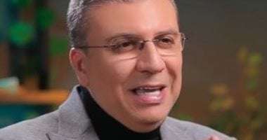 اليوم عمرو الليثي يتناول فضل الأم والأب في برنامج "أجمل ناس"